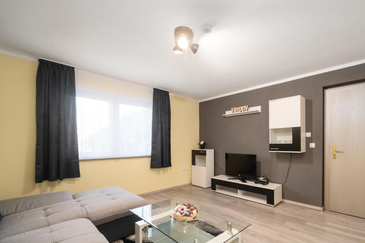 Familienfreundliche 3-Zimmer-Ferienwohnung Saal Exterior foto